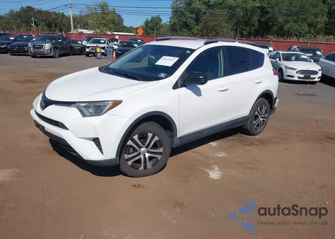 2017 Toyota Rav4 Le z USA, uszkodzony, nr VIN JTMBFREV9HD199523